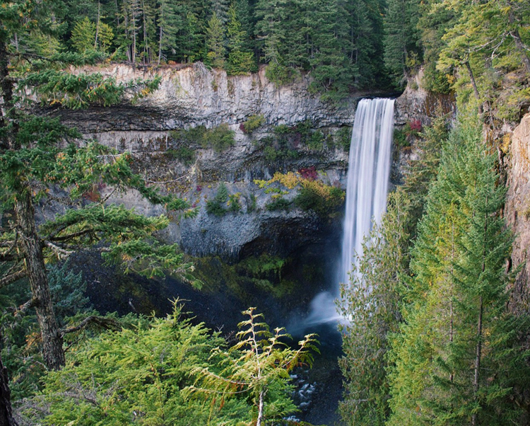 Brandywine Falls during autumn in Whistler