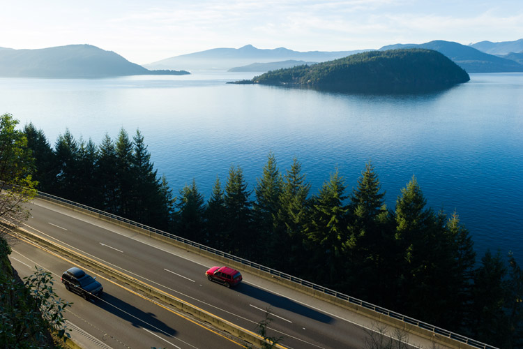 De prachtige Sea to Sky Highway ten noorden van Vancouver