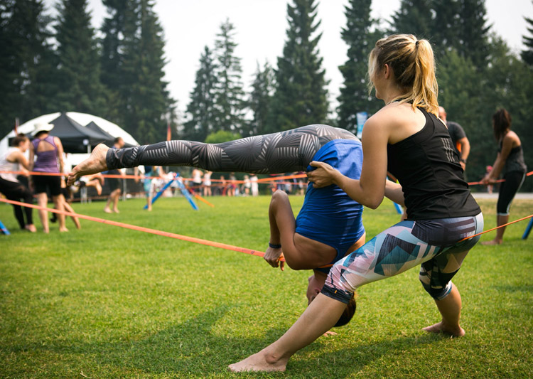 Slackline Yoga at Wanderlust