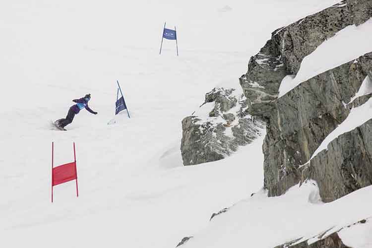 snowboarder on course in the Saudan Couloir Extreme Race