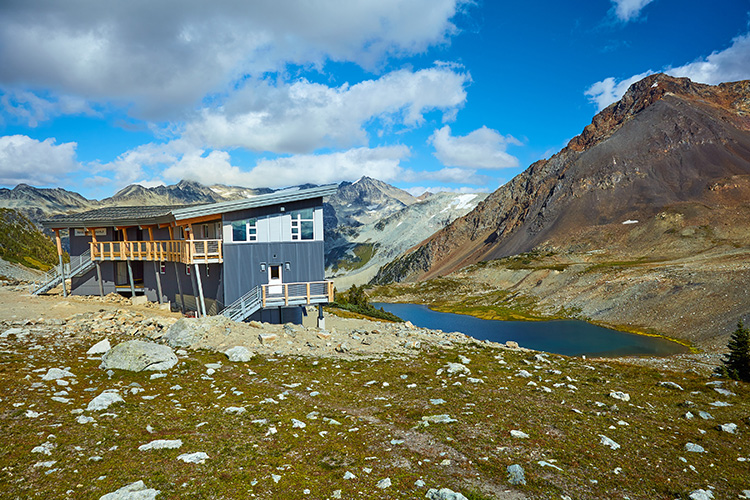 Kees and Claire Hut on the edge of Russet Lake