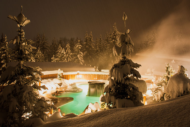 Scandinave on a snowy night