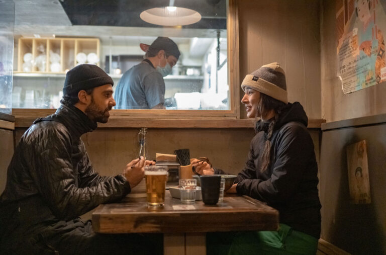 A man and woman sit at a booth at Ohyama Ramen for lunch.