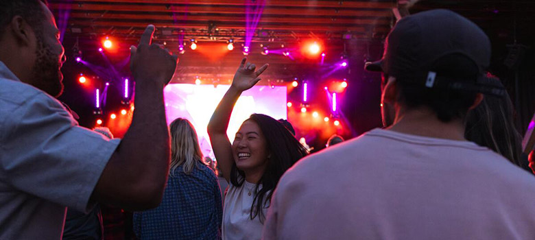 Crowd enjoys a live outdoor concert in Whistler with music, lights and an energetic festival atmosphere.
